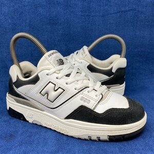 New Balance 550 boys casual sneakers size 2 pre owned excellent condition